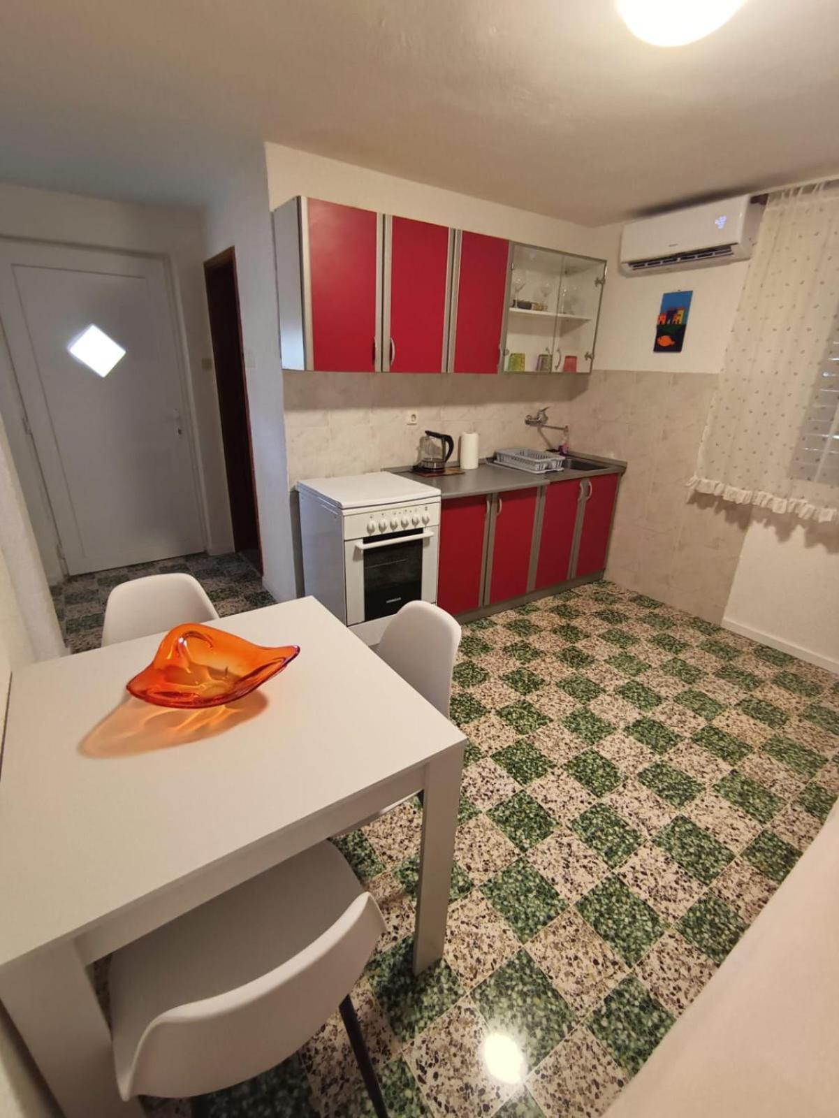 Guesthouse Eljuga Family Stari Grad  Eksteriør billede